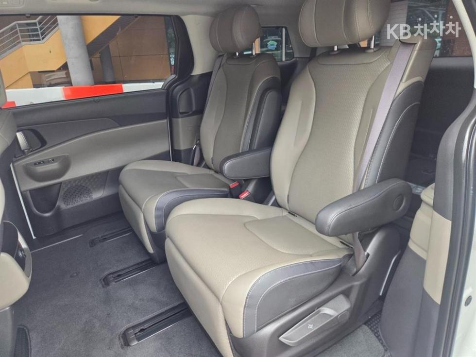 Kia Carnival — miniaturë 20