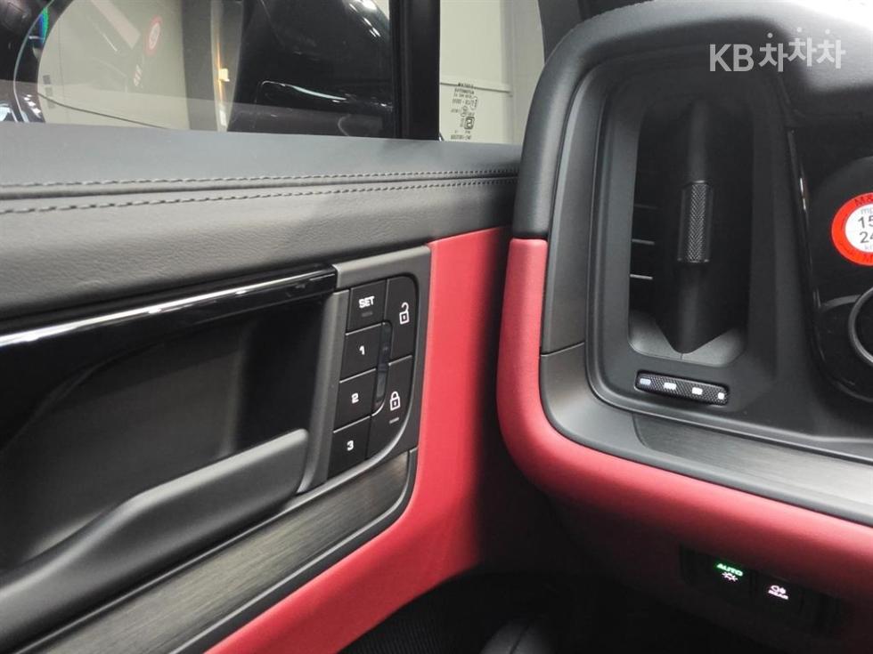 Porsche Cayenne — miniaturë 15