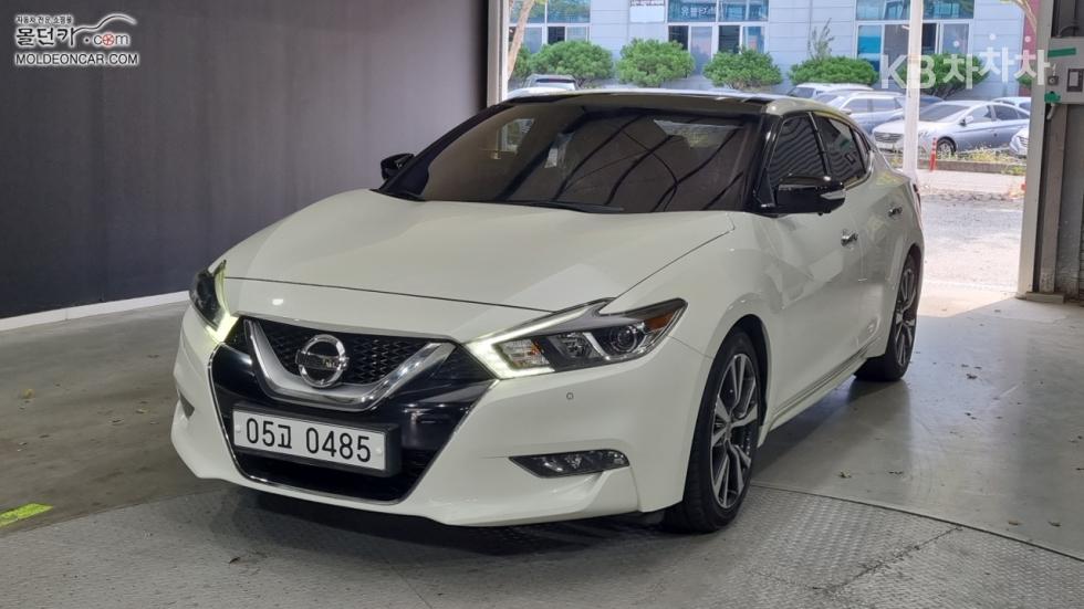 Nissan Maxima