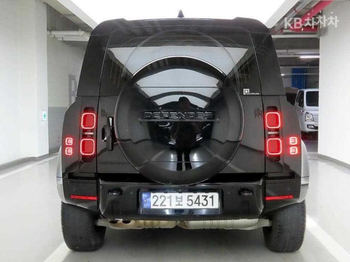 Land Rover Defender — miniaturë 3