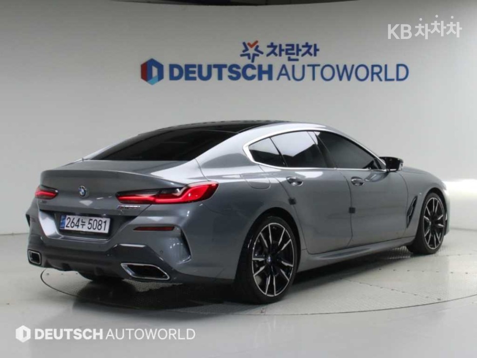 BMW 8 Series BASE MODEL — фото 2