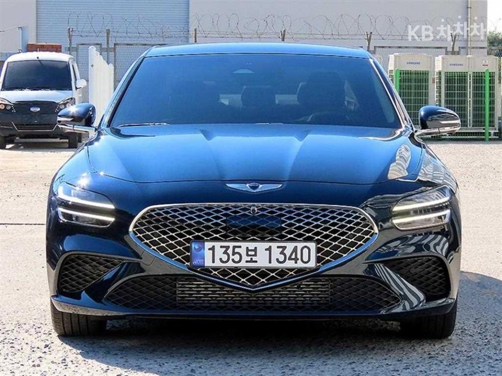 Genesis G70