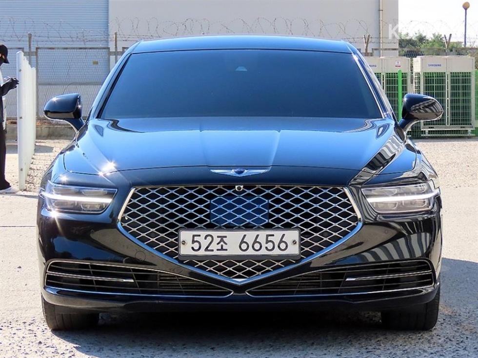 Genesis G90
