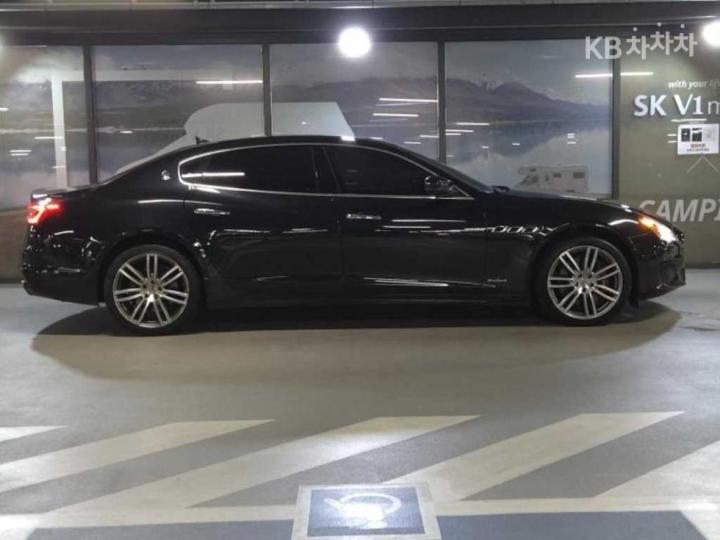 Maserati Quattroporte — miniaturë 3