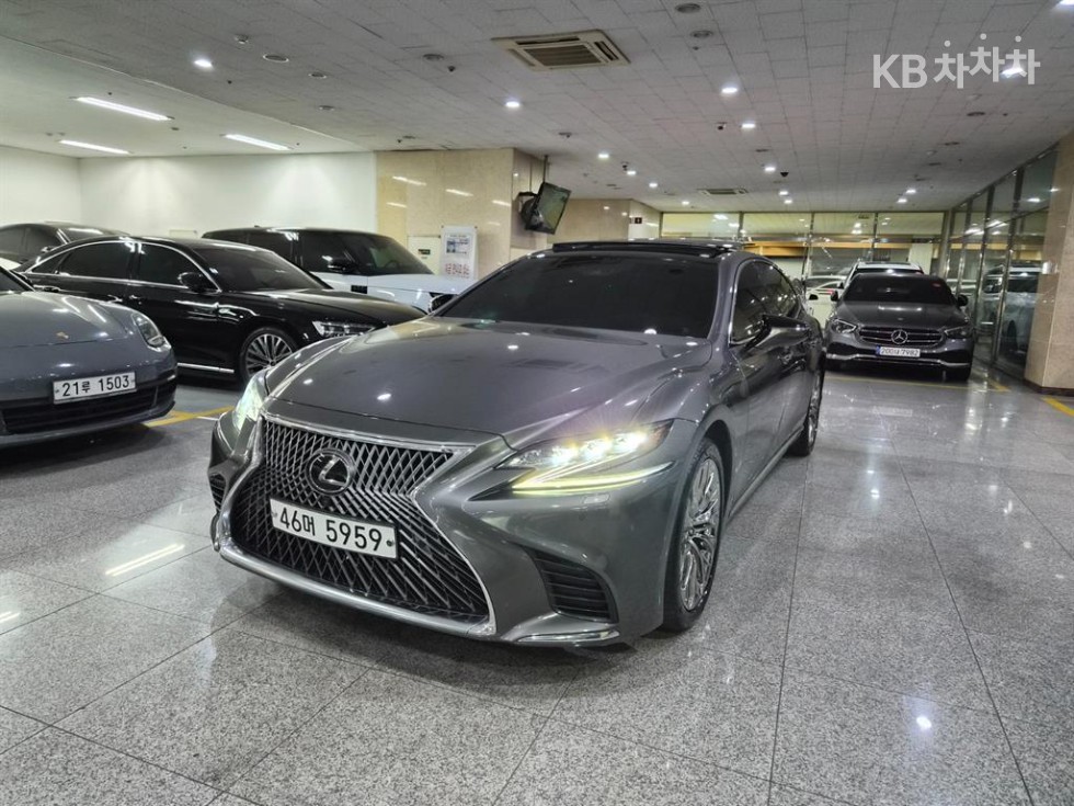 Lexus LS
