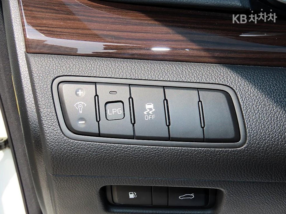 Kia K7 — miniaturë 12