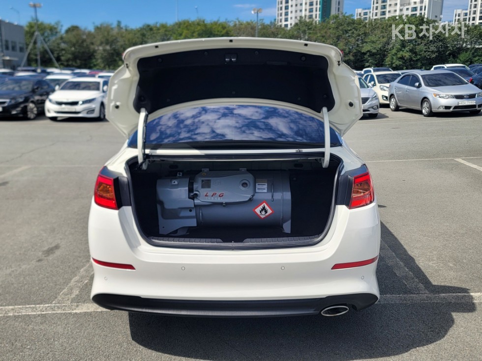 Kia K5 — miniaturë 8