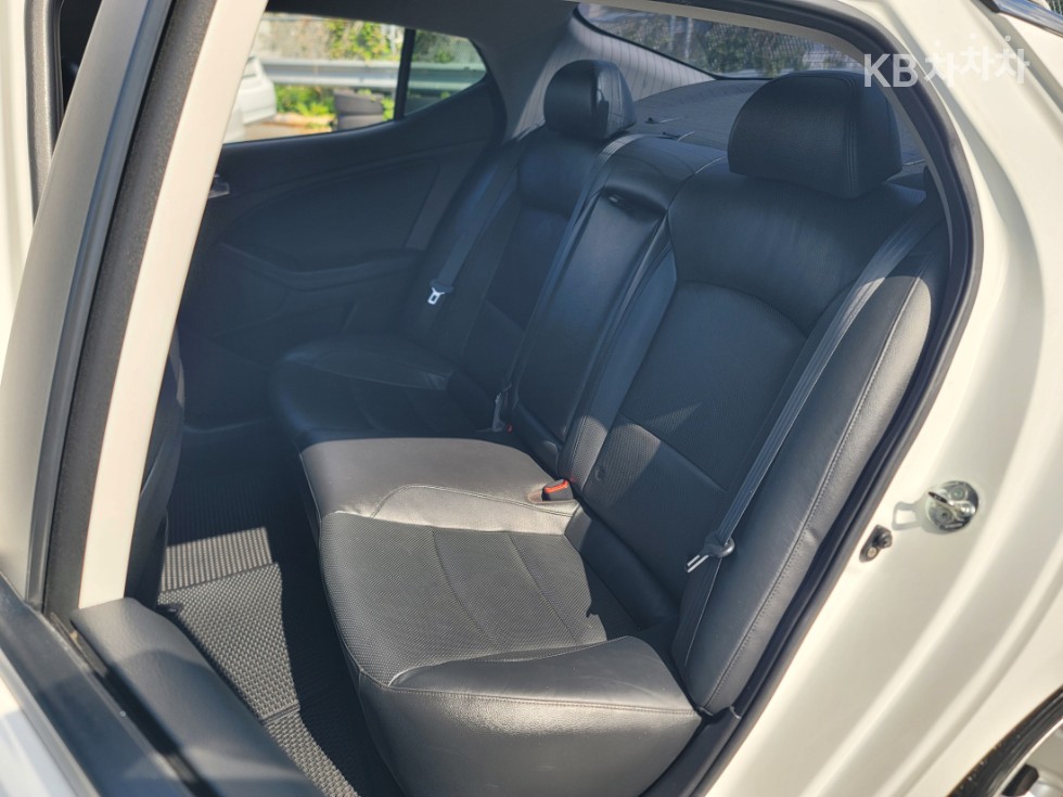 Kia K5 — miniaturë 17