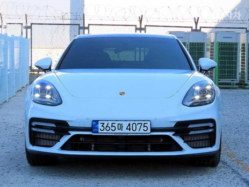 Porsche Panamera BASE MODEL — фото 1