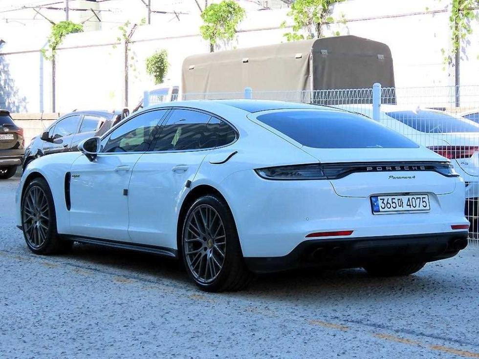 Porsche Panamera BASE MODEL — фото 3