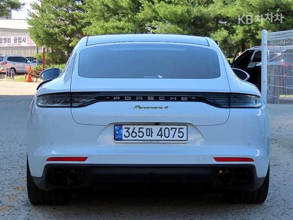 Porsche Panamera BASE MODEL — фото 4