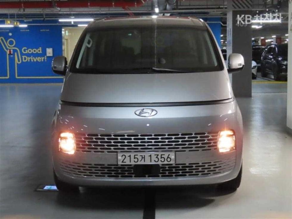Hyundai Staria