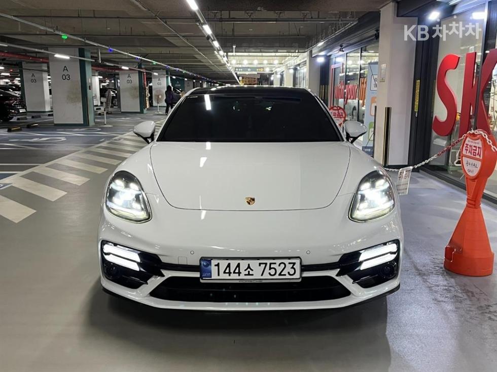 Porsche Panamera BASE MODEL — фото 1