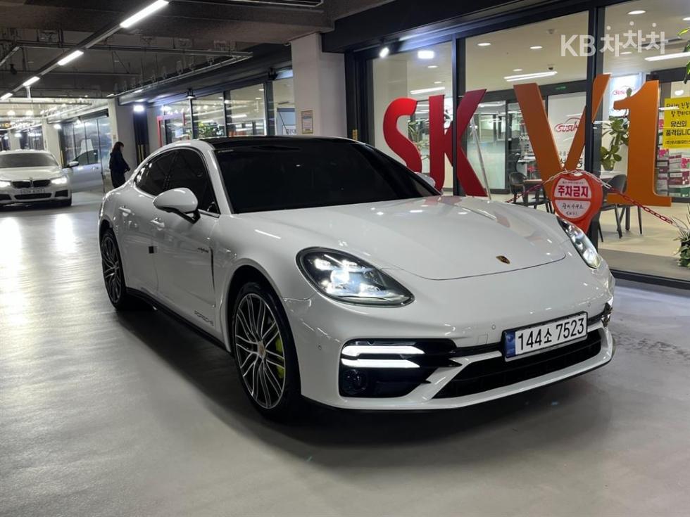 Porsche Panamera BASE MODEL — фото 2
