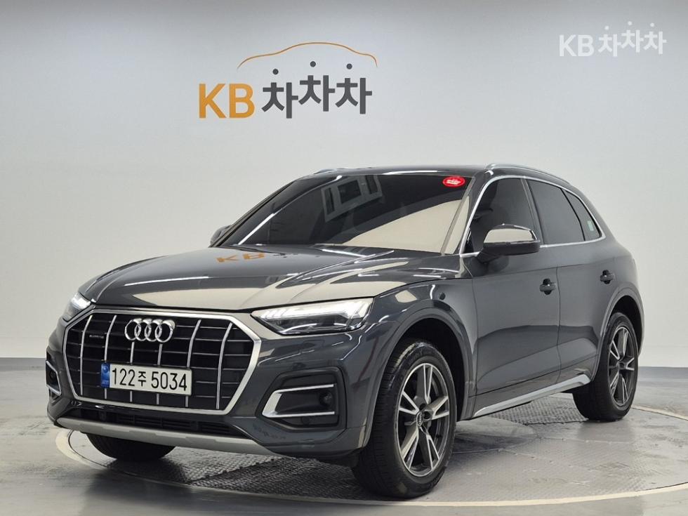 Audi Q5 BASE MODEL — фото 1