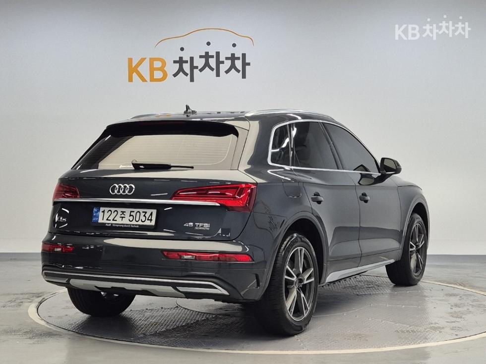 Audi Q5 BASE MODEL — фото 3