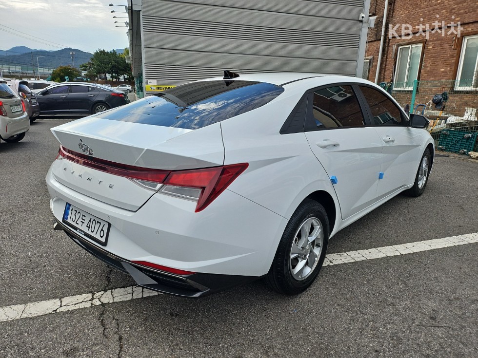 Hyundai Avante — фото 4