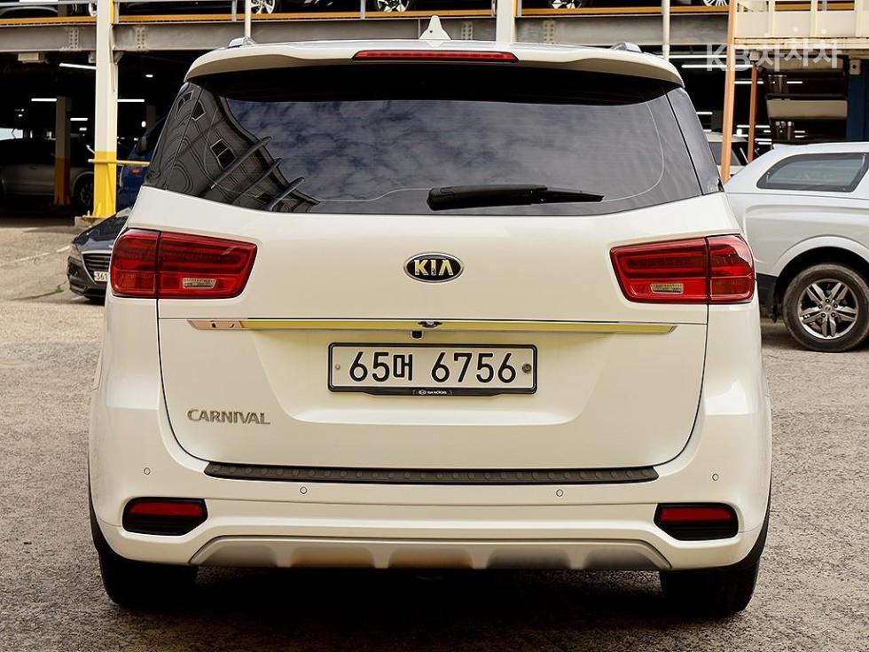 Kia Carnival Noblesse Special — фото 3