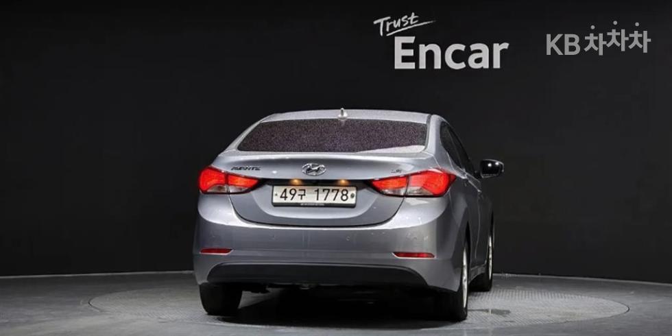 Hyundai Elantra — miniaturë 4