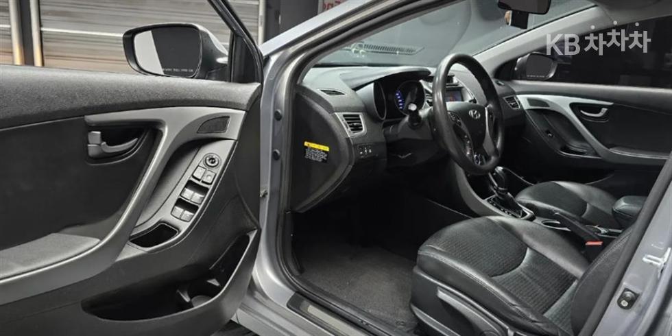 Hyundai Elantra — miniaturë 10