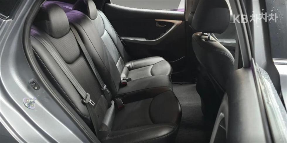 Hyundai Elantra — miniaturë 11