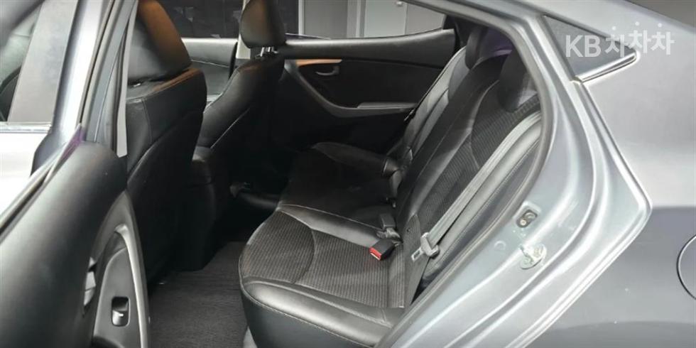 Hyundai Elantra — miniaturë 12
