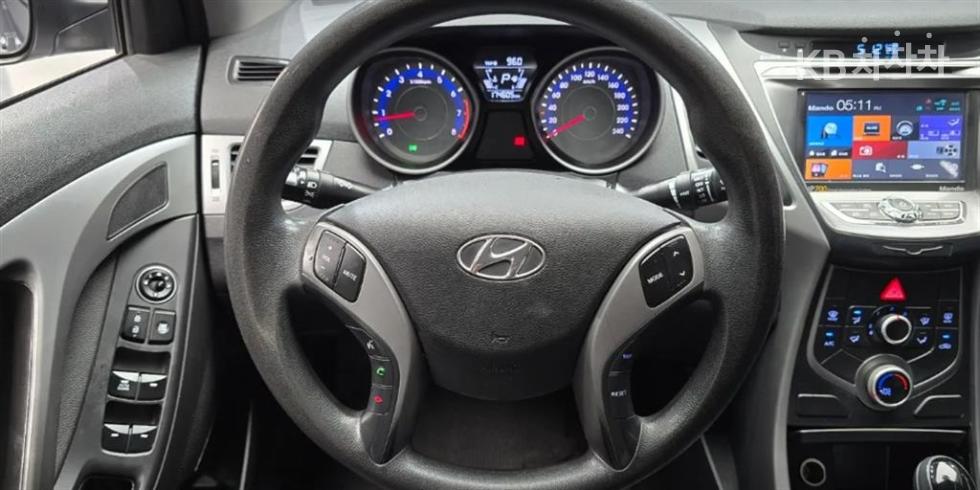 Hyundai Elantra — miniaturë 13