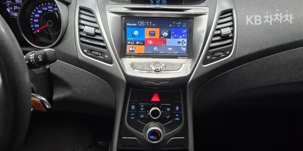 Hyundai Elantra — miniaturë 14
