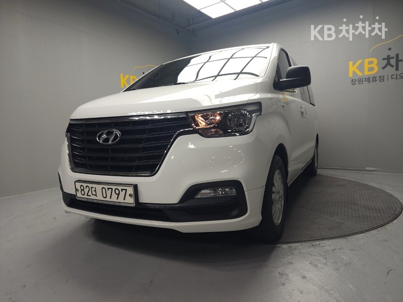 Hyundai Starex — фото 1