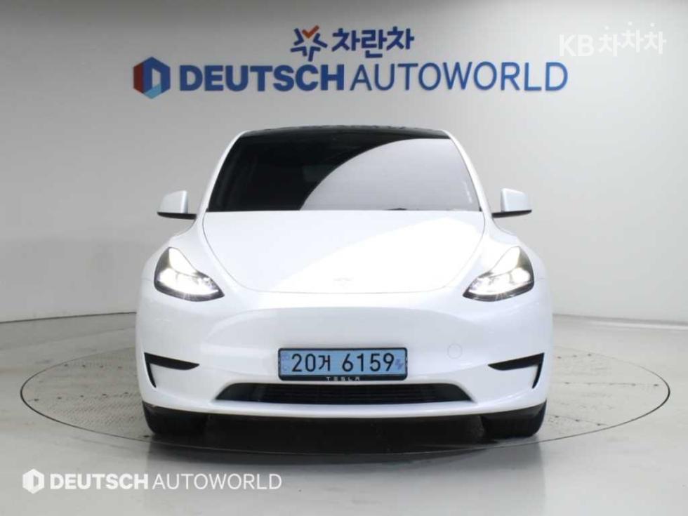 Tesla Model Y BASE MODEL — фото 3