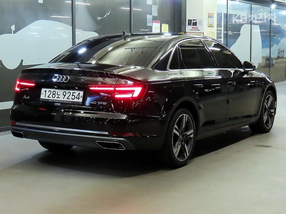 Audi A4 Premium — фото 4