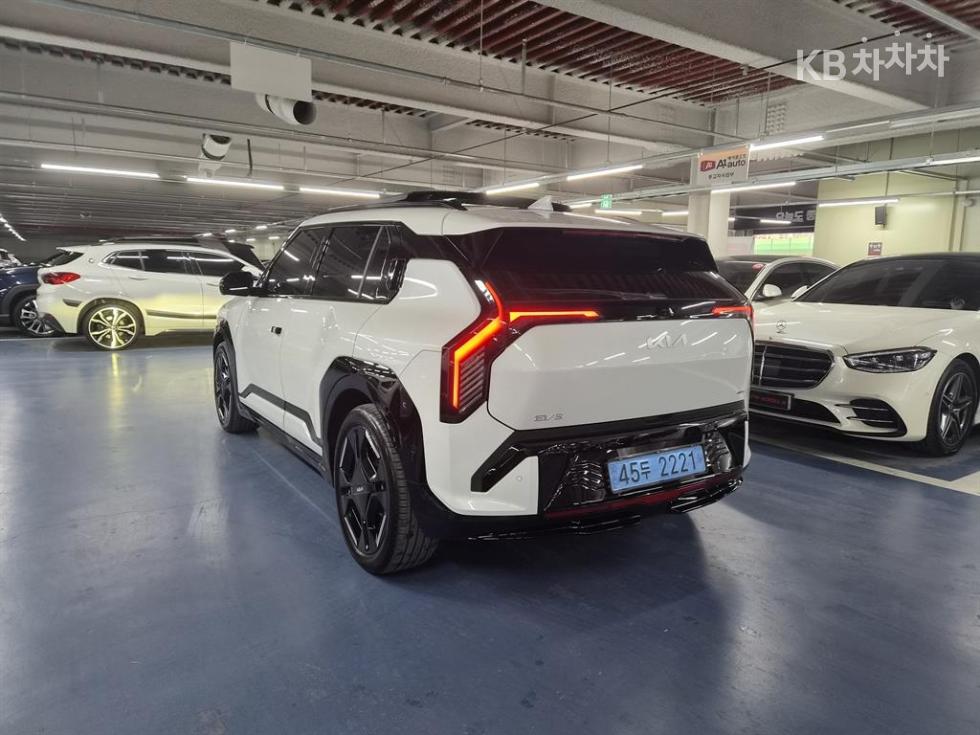 Kia EV3 GT-line — фото 4