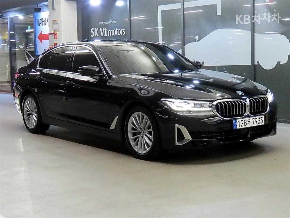 BMW 5 Series M Sport — фото 1