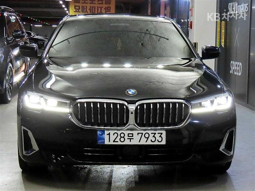 BMW 5 Series M Sport — фото 2