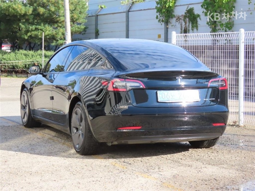 Tesla Model 3 — фото 3