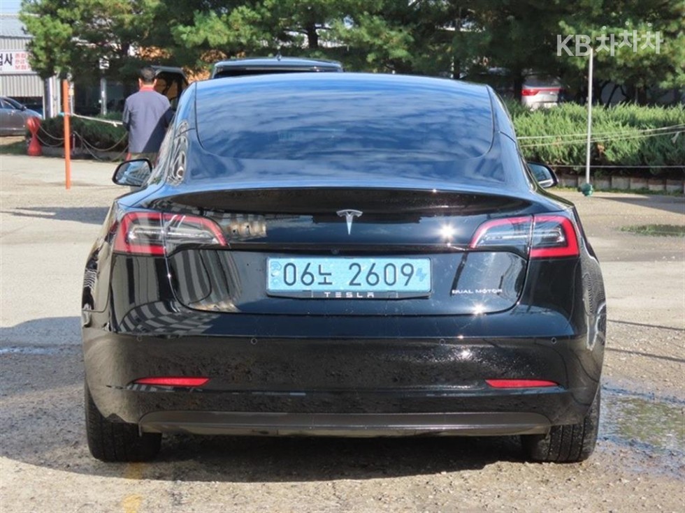 Tesla Model 3 — фото 4