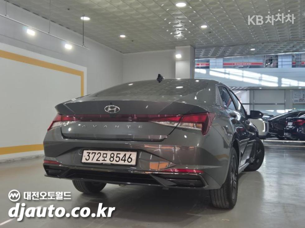 Hyundai Avante — фото 3