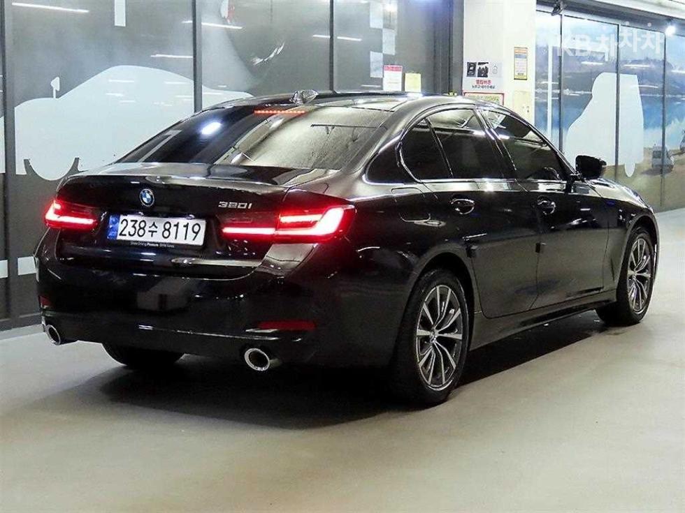 BMW 3 Series BASE MODEL — фото 4