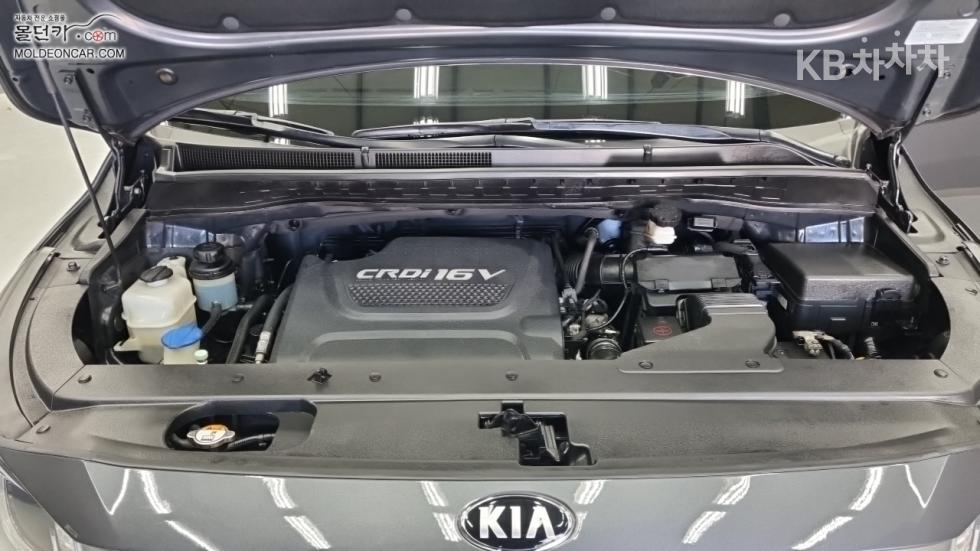 Kia Carnival — miniaturë 8