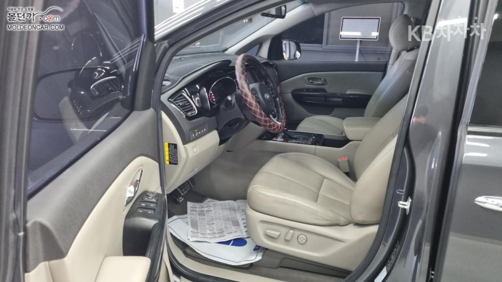 Kia Carnival — miniaturë 9