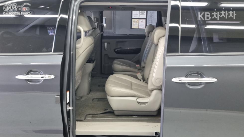 Kia Carnival — miniaturë 10