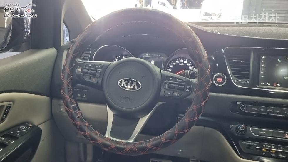 Kia Carnival — miniaturë 11