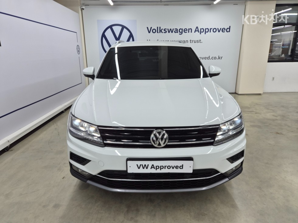 Volkswagen Tiguan Premium — фото 1