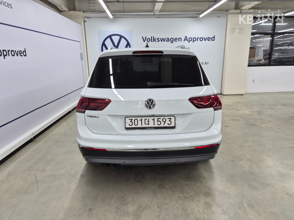 Volkswagen Tiguan Premium — фото 3