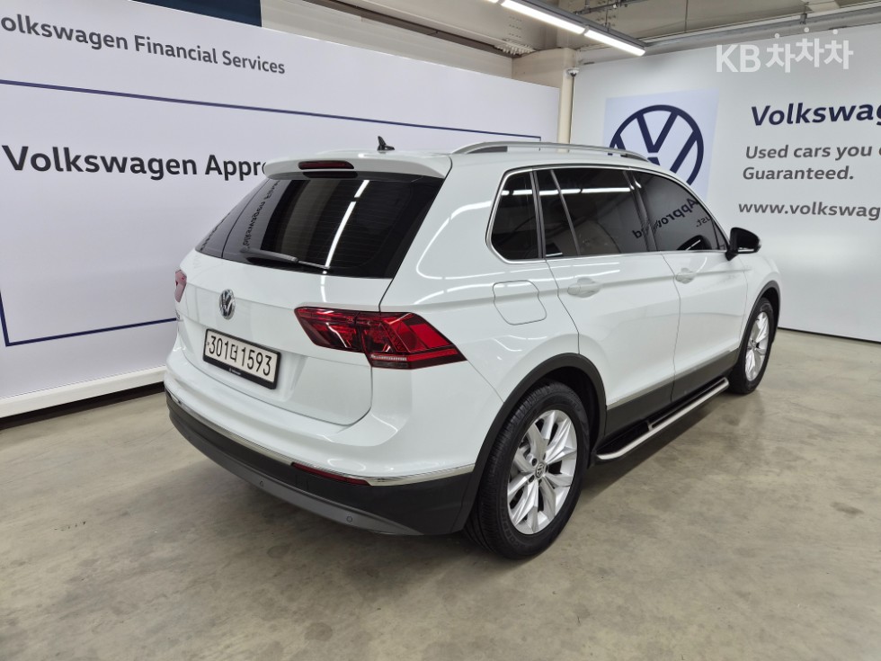 Volkswagen Tiguan Premium — фото 4