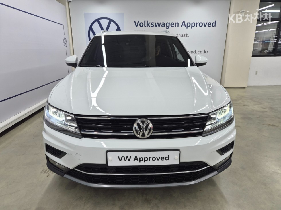 Volkswagen Tiguan Premium — фото 1