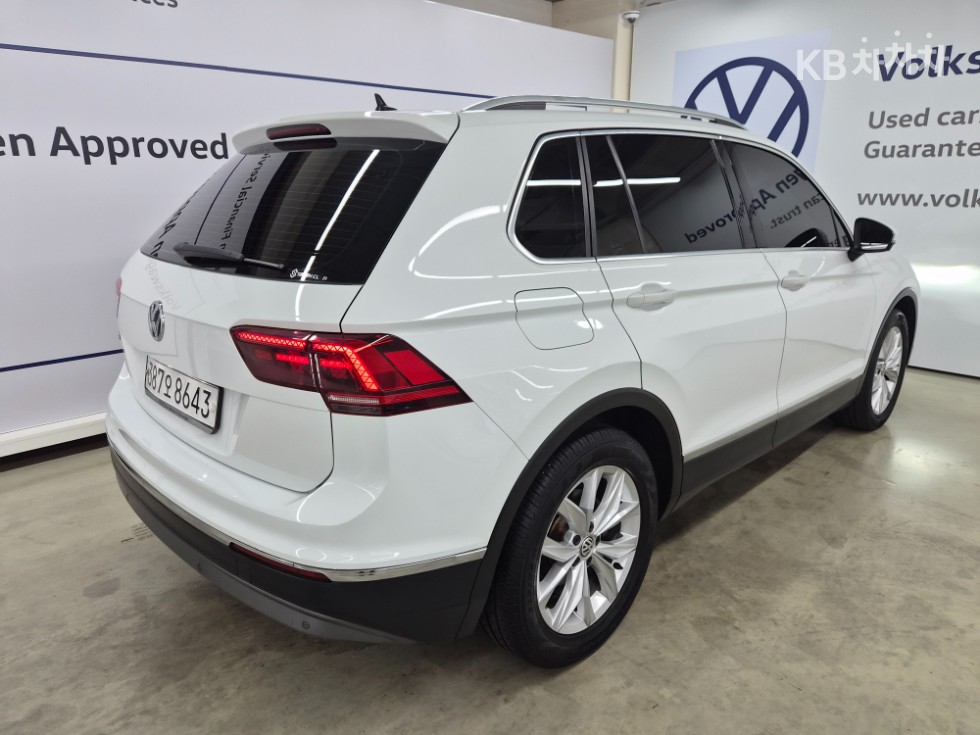 Volkswagen Tiguan Premium — фото 4