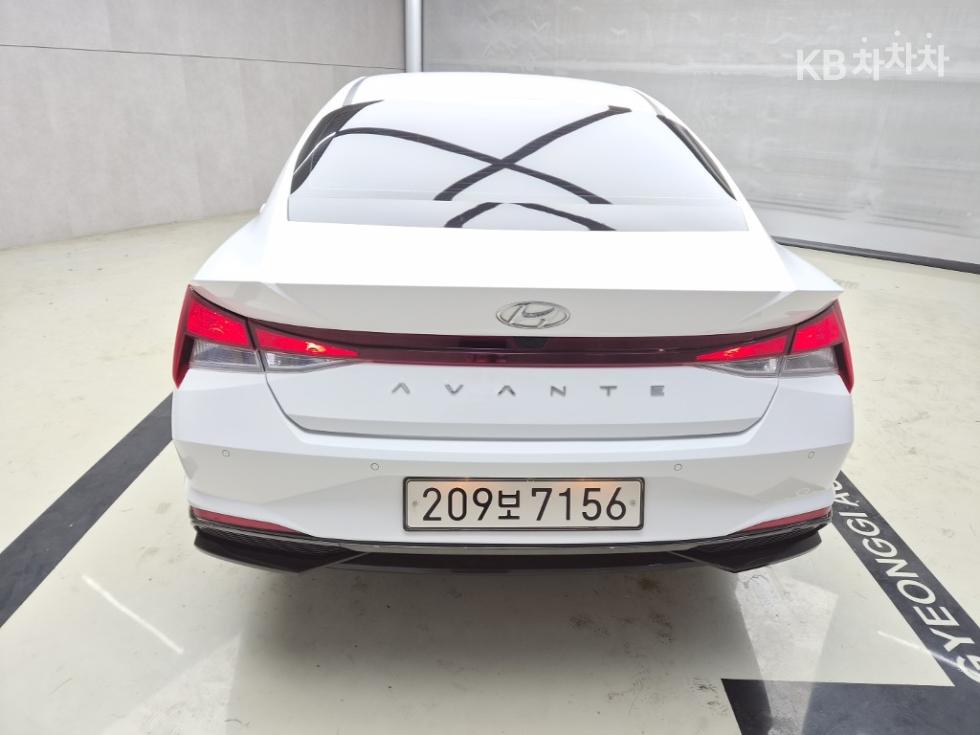 Hyundai Avante — фото 3