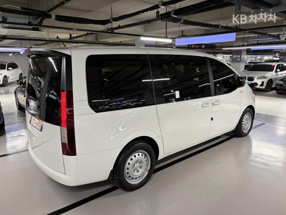 Hyundai Staria Smart — фото 4