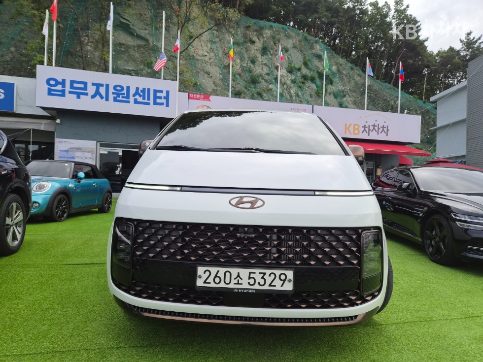 Hyundai Staria PRESTIGE — фото 2